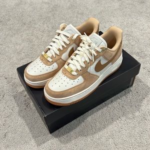 NWT Nike Wmns Air Force 1 Lxx Vachetta Tan And Flax And Sail - Size 8